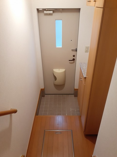ノーヴァ壱番館 玄関