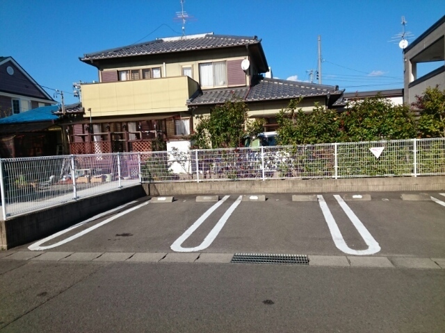 パークハイグランドⅡ 駐車場