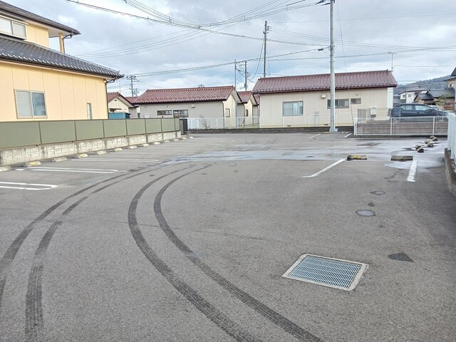 クレールレジェルテ 駐車場