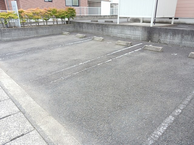 ジャルディーノ 駐車場
