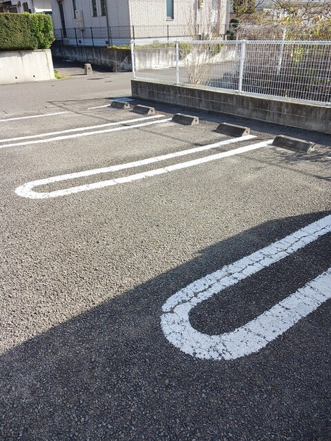 サンライズ幸 駐車場