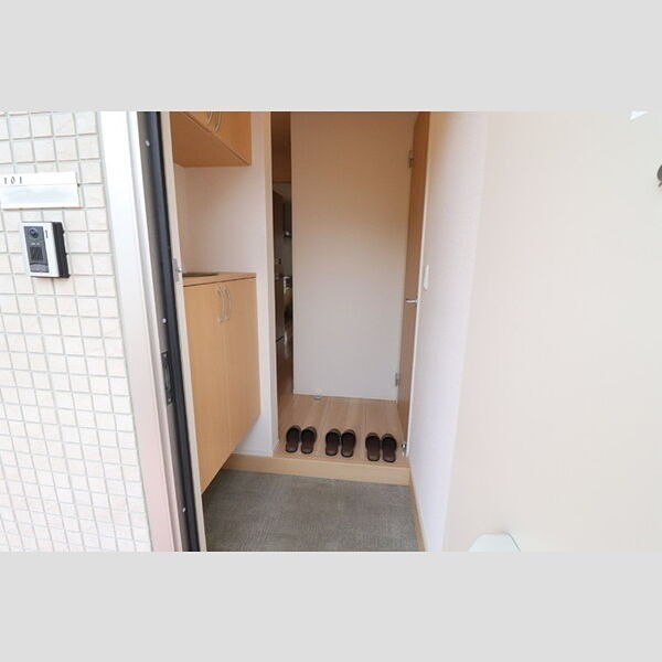 パインメイプル85 玄関