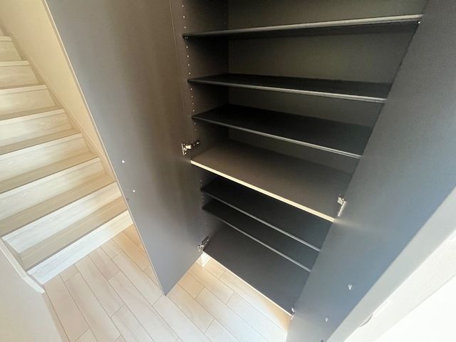 ドゥ　シェルポン 収納