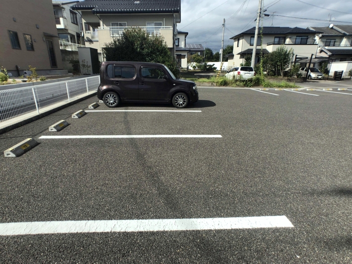 ガーデン　サワーダ 駐車場