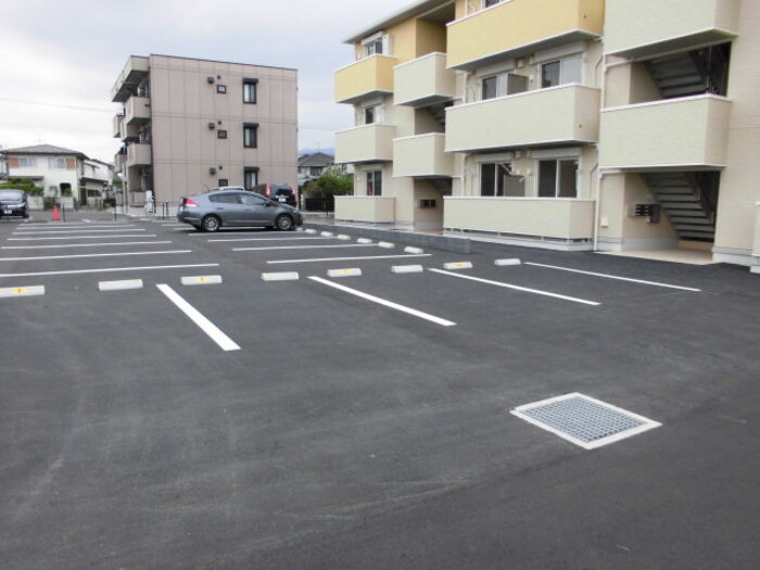 クレア・ド・ルーン 駐車場