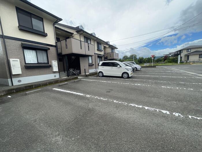 ファミールハイツ 駐車場