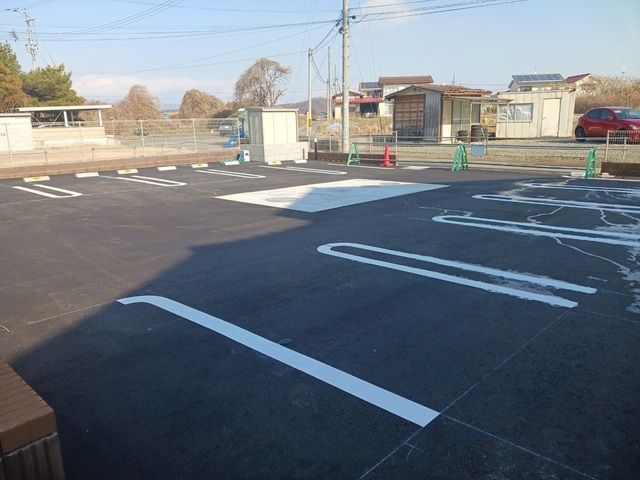 サニーフィールドⅢ 駐車場