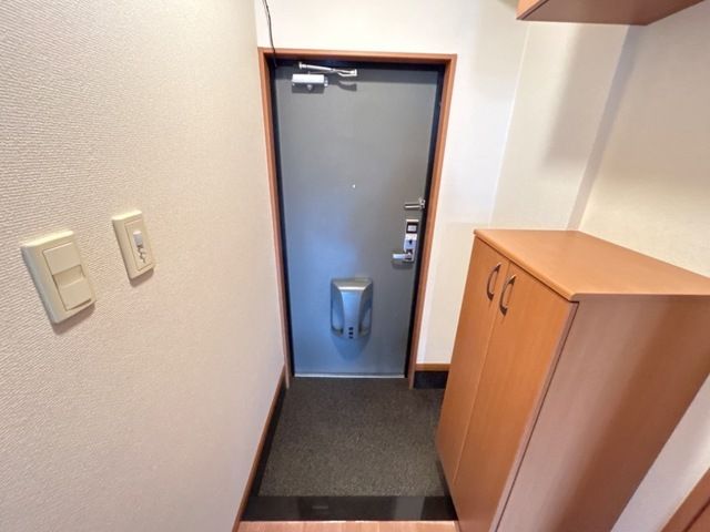 コンフィード原島 玄関