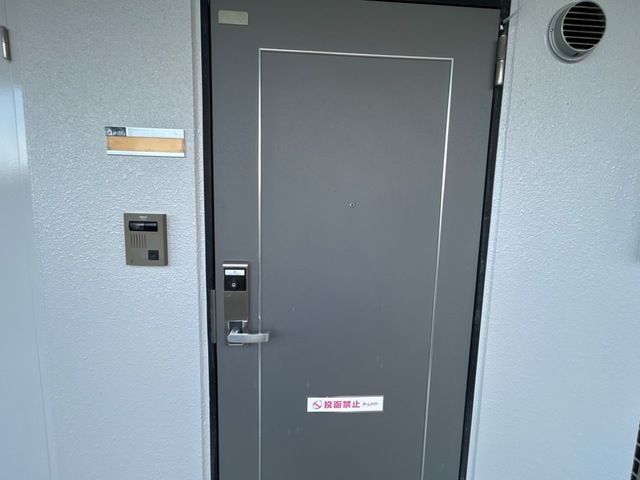 コンフィード原島 玄関