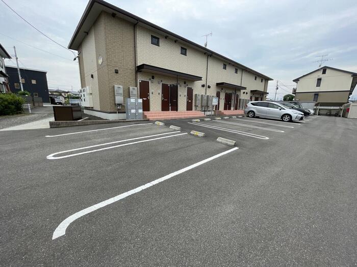 アップルガーデンＤ 駐車場