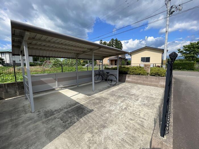 アロサール　Ｂ 駐車場