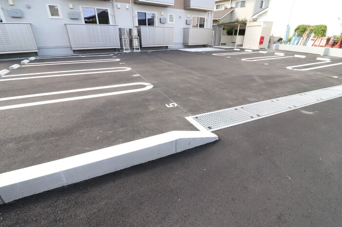 グランディイグニスⅥ 駐車場