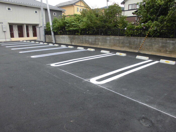 サンモール 駐車場