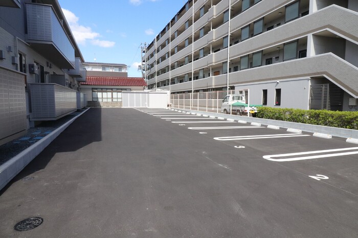 セレスティア松浪 駐車場