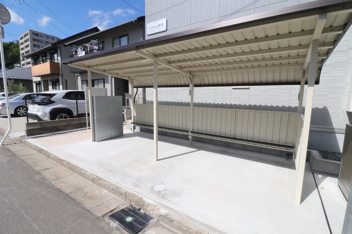 セレスティア松浪 駐車場
