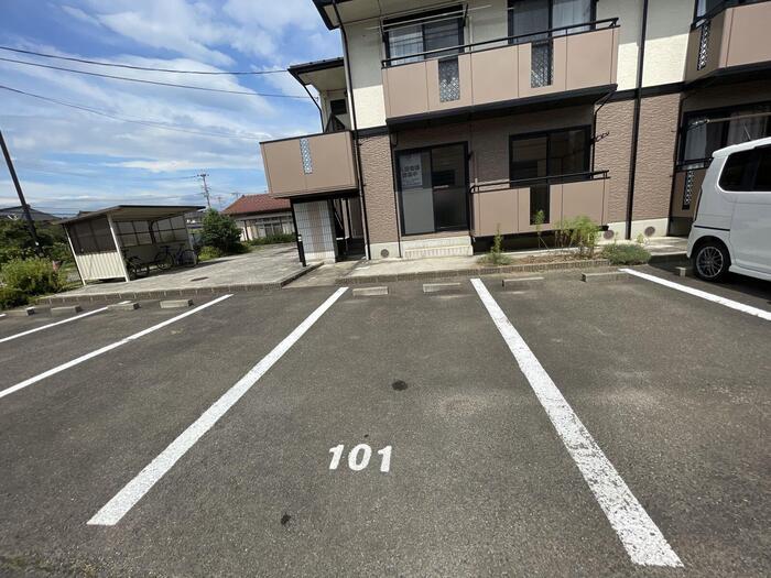 ドミールＹ 駐車場