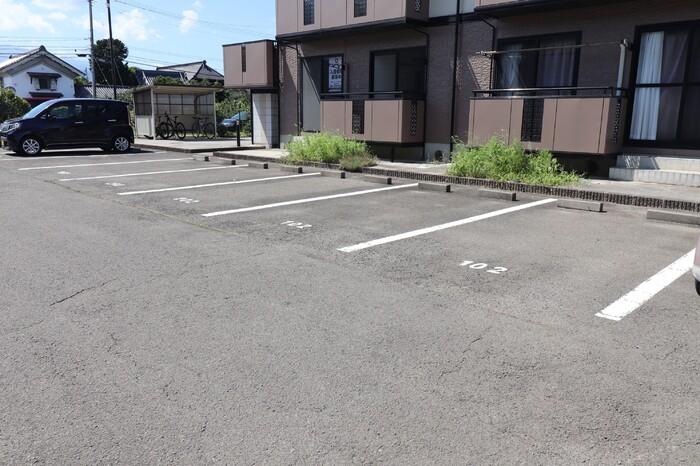ドミールＹ 駐車場