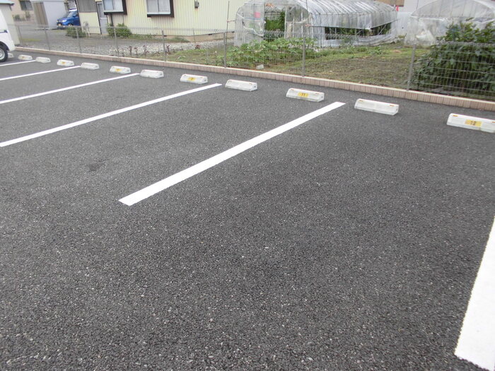 ポム　メゾン 駐車場