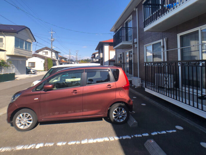 メゾン・プラネッツ 駐車場