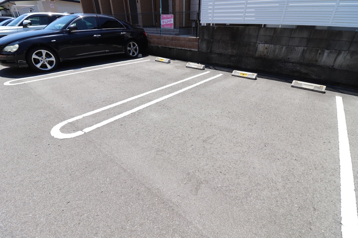 メゾン花見山　Ⅲ 駐車場