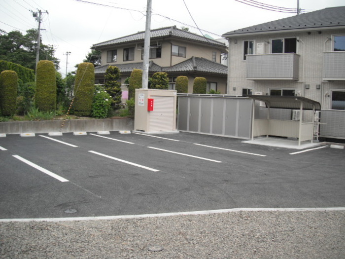 リバーグリーン 駐車場