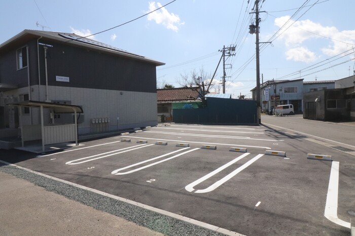 ヴェルジェトロワ 駐車場