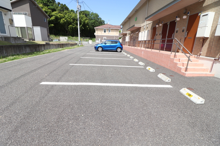 Ｄ－ｒｏｏｍ椿 駐車場