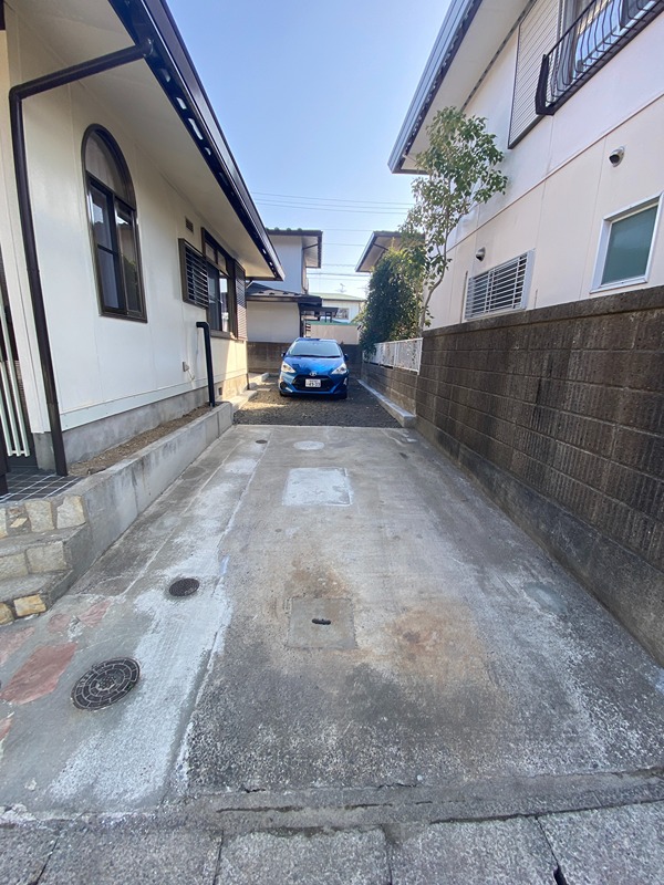 沖高貸家 駐車場