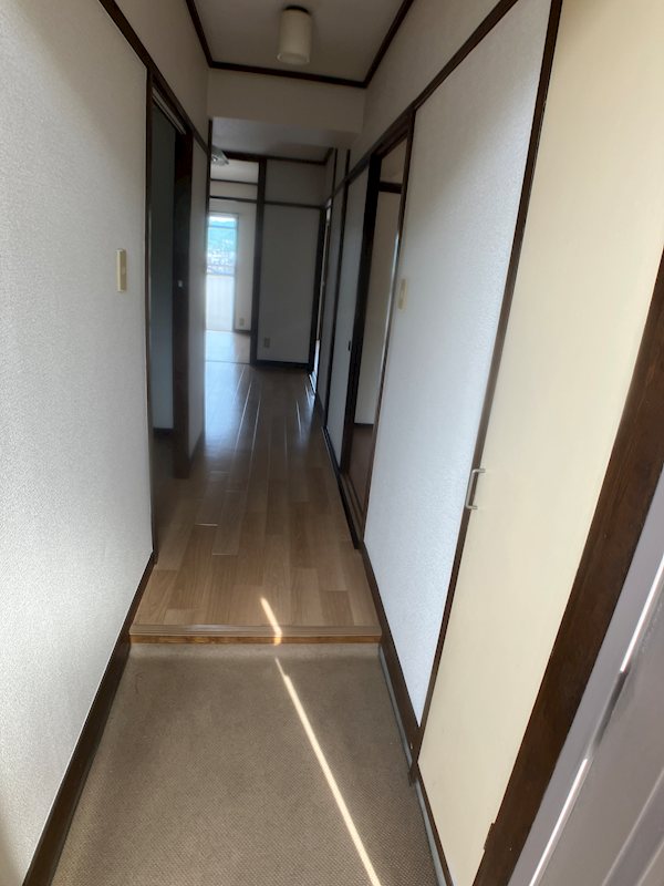 ハイジー松山 玄関