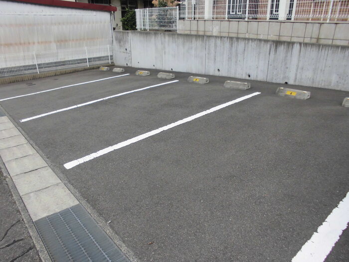 Ｄ－Ｒｏｏｍ蓬莱 駐車場