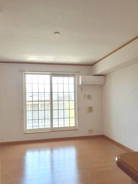 福島県福島市小倉寺二反田 リビング