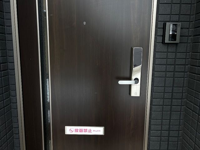 ヴァンベール伍番館 玄関
