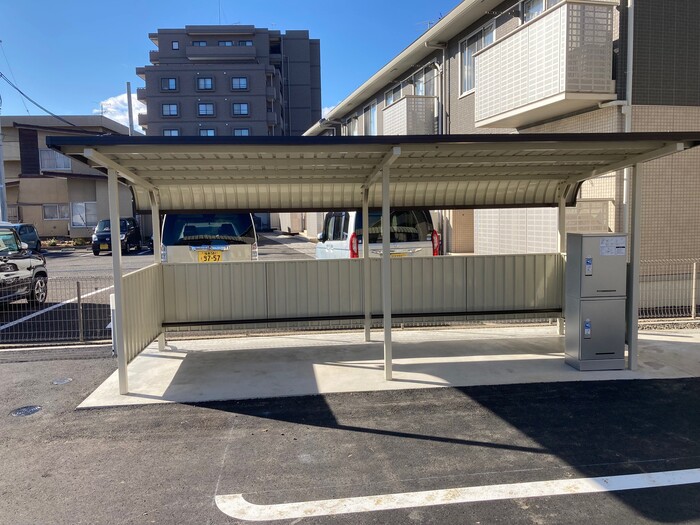 ドミール八幡Ⅲ 駐車場