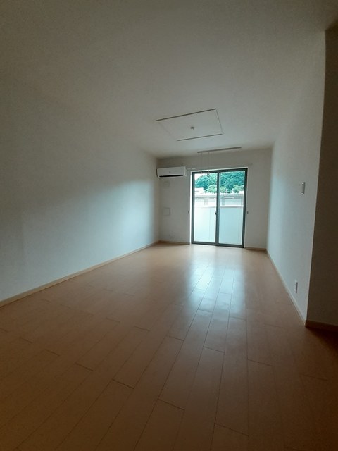 福島県福島市田沢木曾内前 リビング