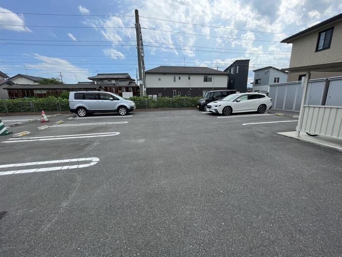 アムール 駐車場