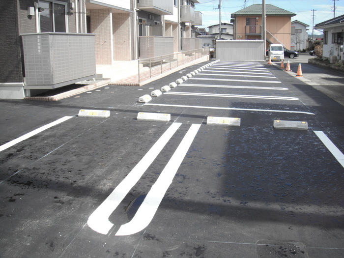 サンハウス梅津 駐車場