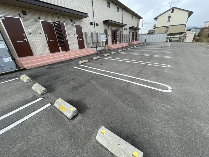 アップルガーデンＤ 駐車場