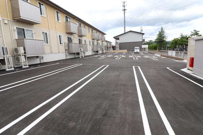 ハニーテラス 駐車場