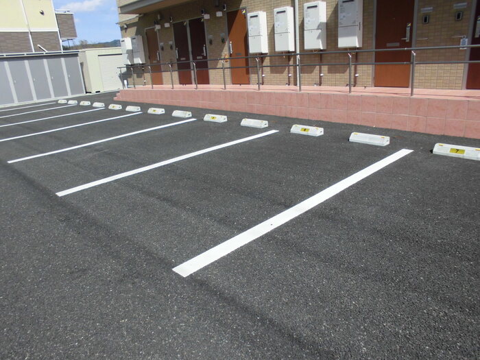 Ｄ－ｒｏｏｍ椿 駐車場