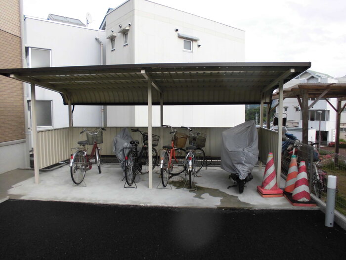 Ｄ－ｒｏｏｍ椿 駐車場