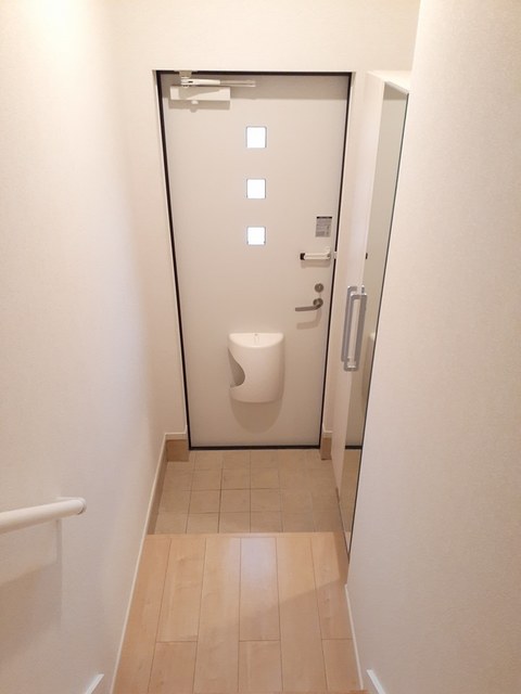 ウィステリア 玄関
