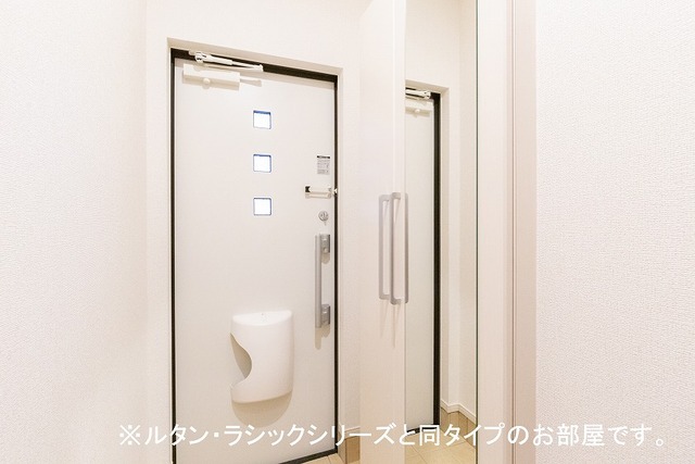 ホーリーガーデンⅢ 玄関