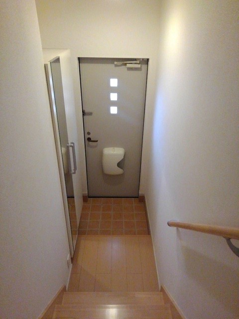 グランスタ　ナイキ 玄関
