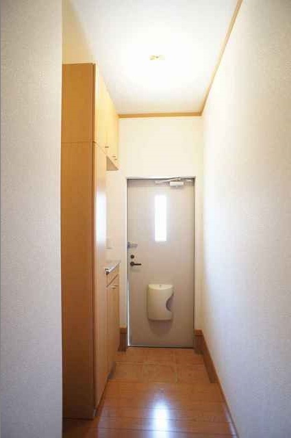 ロックスリー一番館 玄関