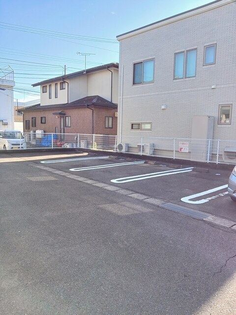 エイトワンＡ 駐車場