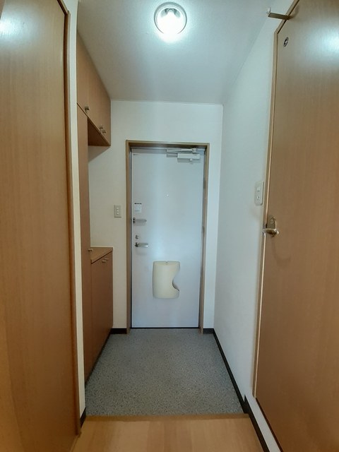 エイトワンＢ 玄関