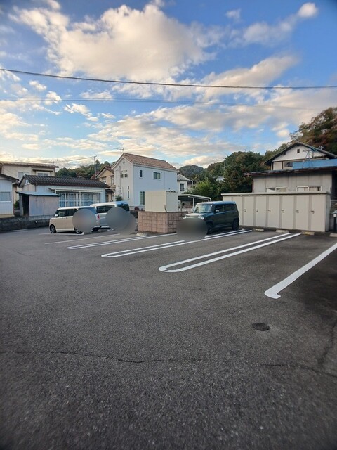 キャトルフィーユ 駐車場