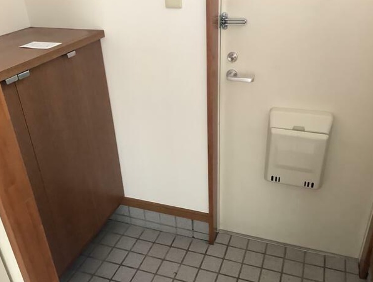 カーサー弥生D 玄関