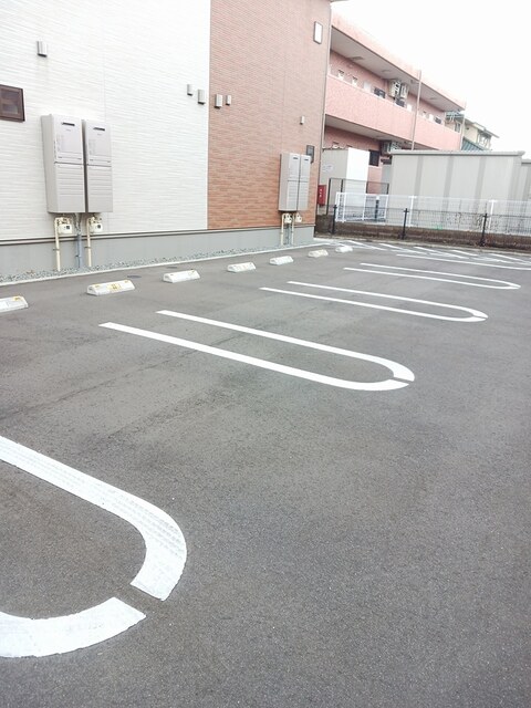 クレストⅡ 駐車場