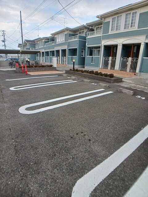 モカロールＢ 駐車場